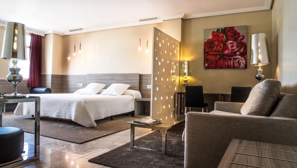 Hospedium Hotel Triana Miajadas Quarto foto